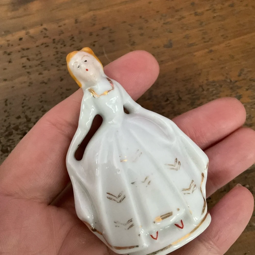 VINTAGE‎ MADE IN JAPAN FANCY LADY FIGURINE